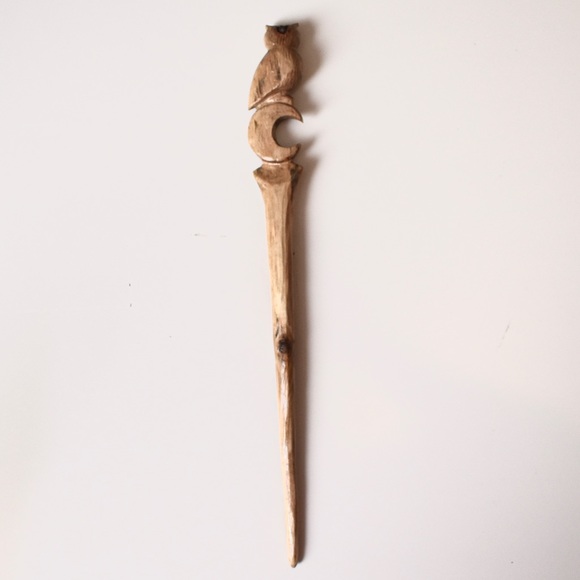 Owl perched on the moon hand carved hair pin stick - Picture 3 of 4